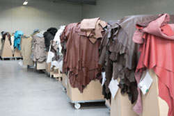 Bezugsmaterial LONGlife Leder, Deutscher Qualitäts-Standard für Pflegesessel KRANICHconcept GmbH Bezugsmaterial LONGlife Leder, Deutscher Qualitäts-Standard für Pflegesessel KRANICHconcept GmbH
