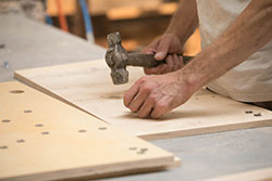 Pflegesessel-Produktion: Qualität / Handarbeit bei der Herstellung der Sessel Pflegesessel-Produktion: Qualität / Handarbeit bei der Herstellung der Sessel