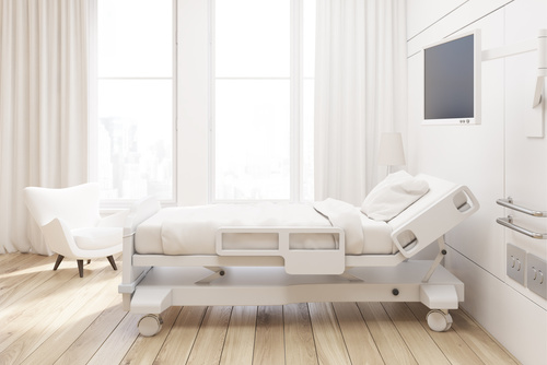 Krankenhausbett mit komfortabler Einrichtung