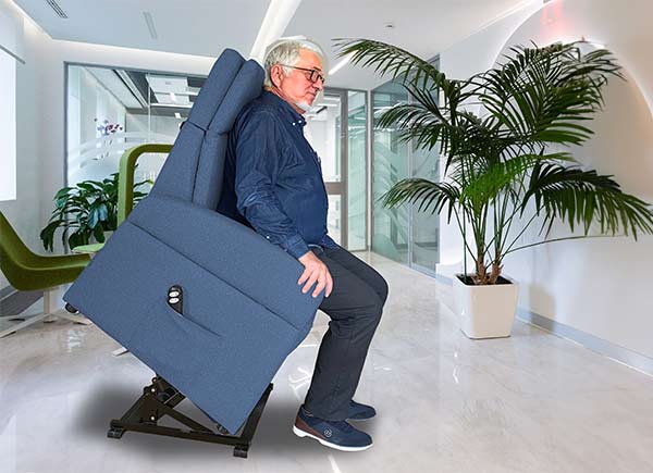 VIANDOpflege®XL: Sessel mit Aufstehhilfe für den Pflegebereich bis 200Kg belastbar